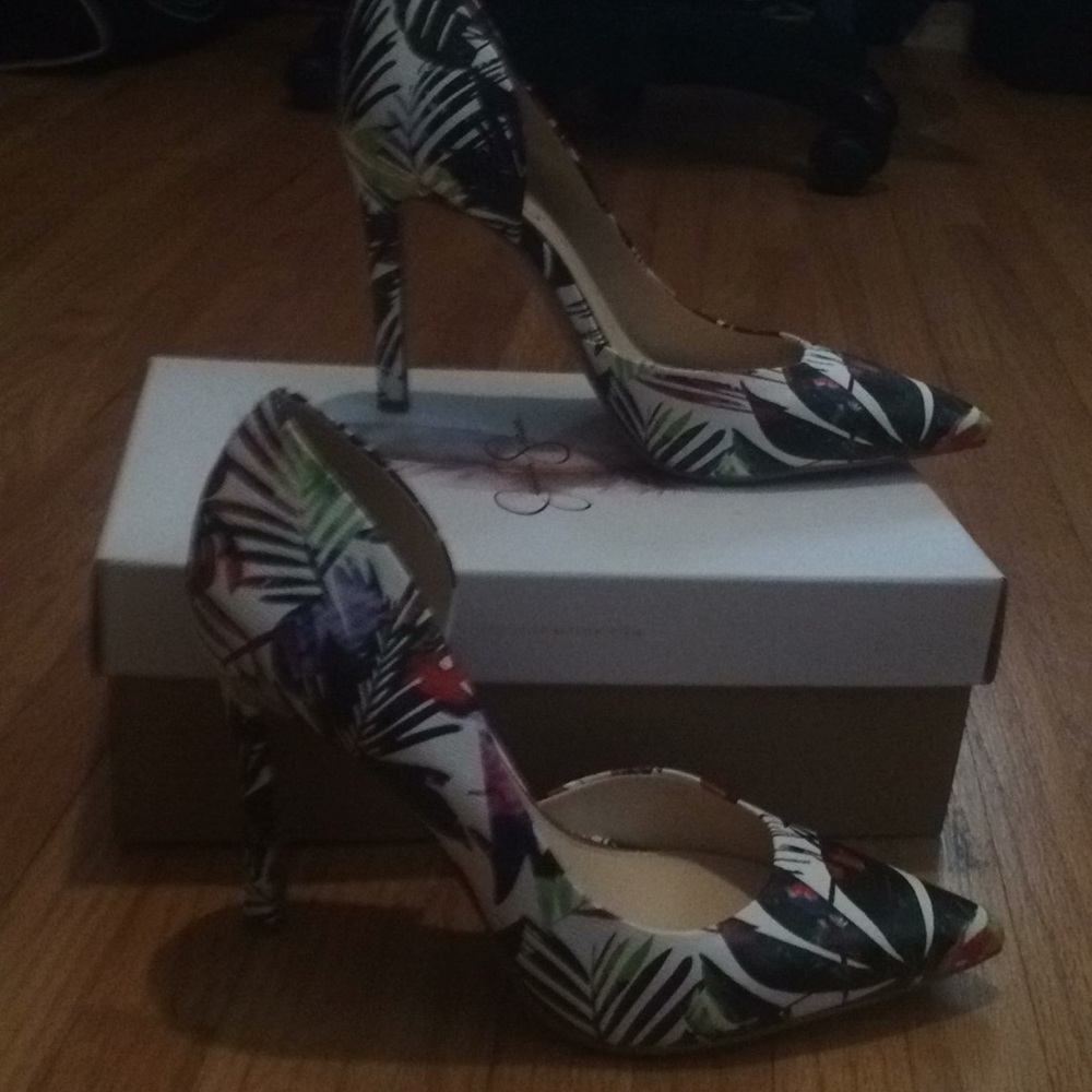 Jessica Simpson multi palm print pump